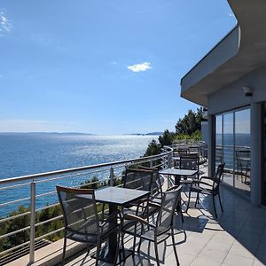 Ark Beach Apartments